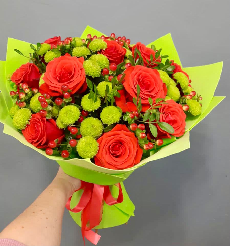 Букет цветов из: Хризантемы и Розы в Петровское