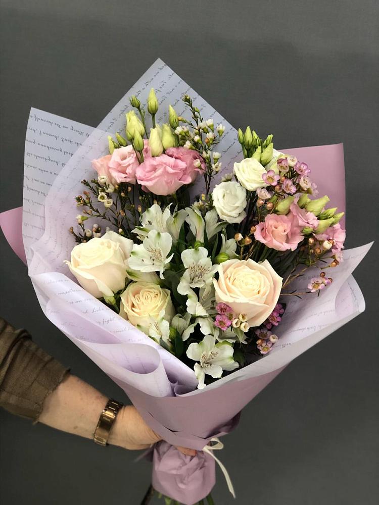 Букет цветов из: Альстромерии, Розы и Лизиантусы в Петровское