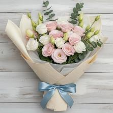 Букет цветов из:  Лизиантусы в Петровское