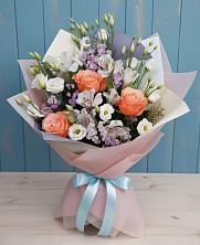 Букет цветов из:  Лизиантусы, Розы, Альстромерии и Гипсофила в Петровское