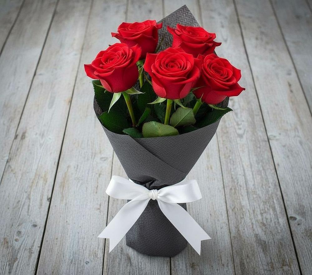 Букет 5 Красных роз Эдлесс Лав в Петровское