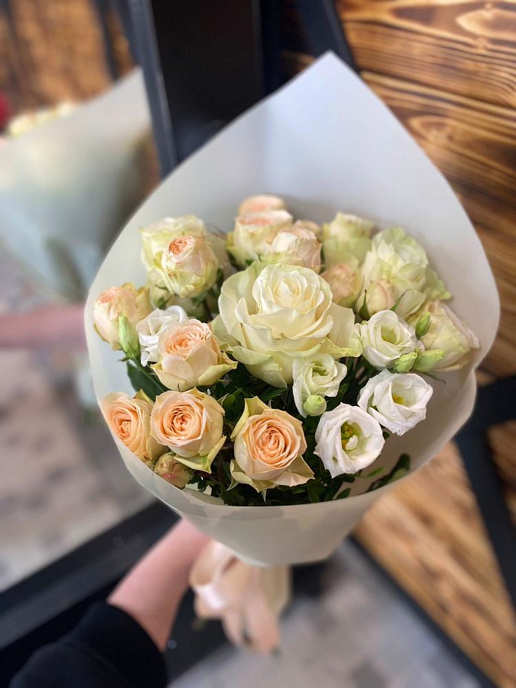 Букет цветов из: Розы и Лизиантусы в Петровское